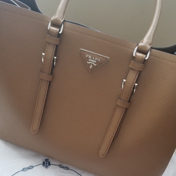 PRADA 👜 Handbag - Picture 3 of 7